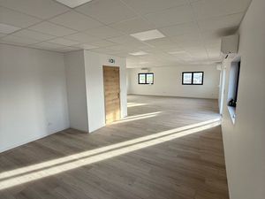 Cellule  entrepôt avec Bureaux