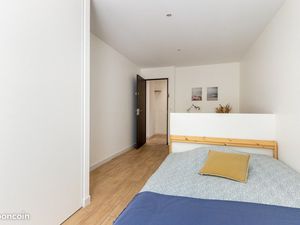 Chambre 7 pièces 160 m²