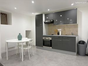 Grand studio meublé 40 m² rénové – RDC – Centre Manosque