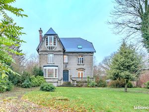 Propriété 10 pièces 244 m²