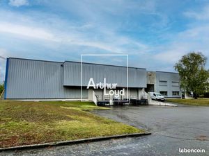 Local industriel 2 700 m²