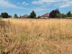 Terrain constructible viabilisé 788m2