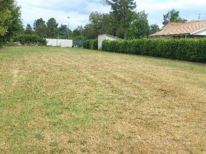 Terrain 1 368 m² Menesplet