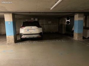 Parking securise disponible