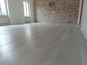 Sanary sur mer  centre piétonnier Appartement de 50 m2  3 pièces - dernier étage - rénové