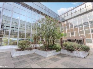 255m2 composés de 13 bureaux dont 2 salles de réunion
