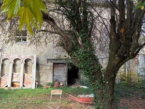 Grange T4 avec jardin à aménager