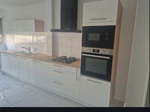 Apparemment a vendre