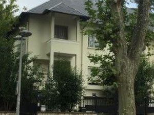 Grande chambre d'étudiant meublée très spacieuse et très lumineuse dans une villa