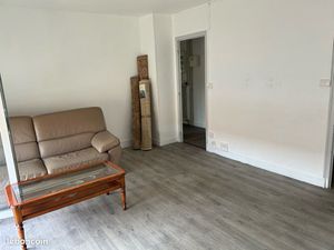 Apparemment T4 avec balcon.proximité de tout..