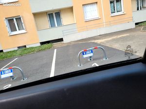 A louer gare sud place de parking face batiment