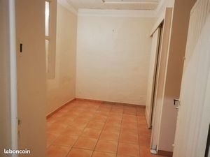 P2 duplex tout équipé arboré quartier résidentiel stationnement gratuit Nîmes