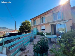 CREISSELS : maison d’habitation T7 sur parcelle 330 m2 avec belle vue dégagée