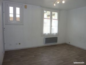 STUDIO avec PARKING proche IUT CARME IAEet