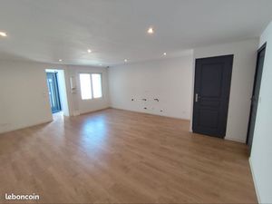 Ensemble maison individuelle+ appartement 2chambre ou local commercial accès privé