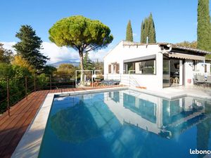 Villa 8 pièces 200 m²