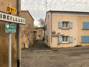 BUSSEOL 63270 maison bourg 80 m2  3 chambres  très bonne isolation  stationnement pratique