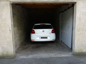Garage quartier gare disponible pour stockage ou véhucule  facile d'accés
