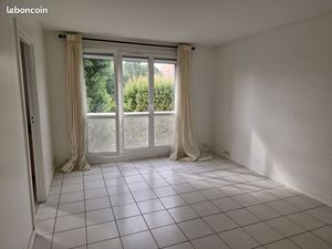 T3 53 m² 1300 euros (chauffage collectif compris)