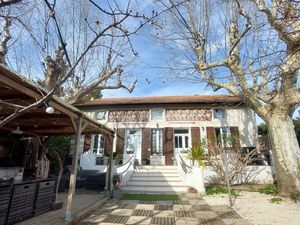 Grande Maison 3 gîtes pour investisseur ou regroupement familial  avec terrain  2 piscines