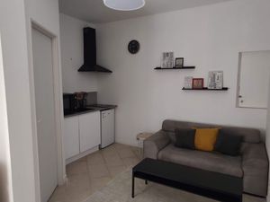 Studio meublé Neuf  proche gare  lumineux