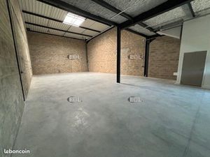 Local bureaux 270 m²