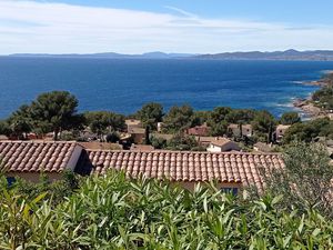 Petite maison 2 pièces de 32 m2 + terrasse + pk