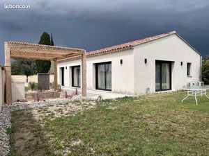 Villa lumineuse au calme