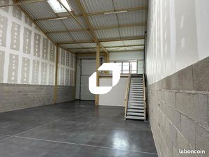 Local bureaux 234 m²