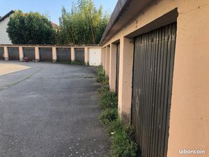 Exceptionnel lot de 16 garages boxés en rez de chaussée de résidence sécurisée