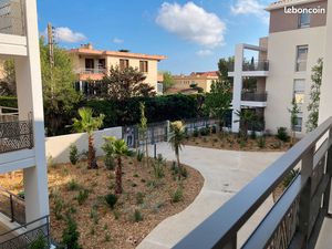 Très joli studio meublé à louer à l’année en plein centre ville