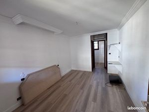 Studio eau électricité comprise