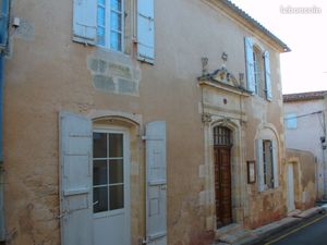 Maison rénovée avec étage et jardin centre ville Blaye