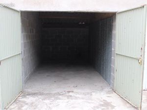 Box fermé de 20 m2 à louer