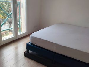 Une chambre meublée en location