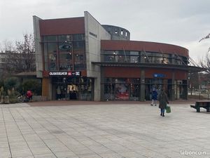 Commerce 260 m²