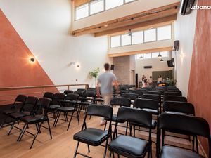 Gare St Jean/Sacrée Coeur: à 3 min  grande salle réunion/formation/évènementiel +parking