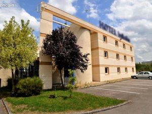 Hôtel de 40 chambres en emplacement n°1