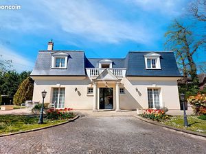 Maison 5 pièces 240 m²