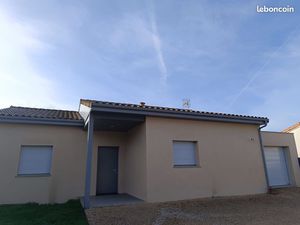 Maison T3 avec terrasse et garage à l'isle jourdain 32600. Loyer mesuel 935 charges compri