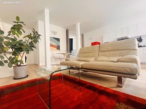 Espace neuf ouvert sur la cité historique