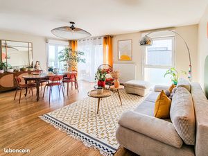 T4 lumineux 84 m² – Balcon  Garage  parking – Gex centre