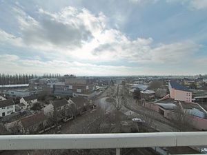 Bel appartement 4 pièces avec balcon  parking et arrivée du métro à proximité