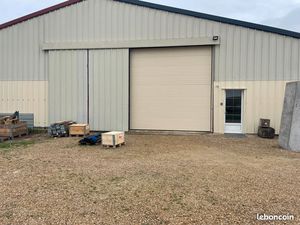 Location espace de stockage avec office et bureau