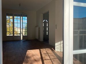 Maison mitoyenne avec jardin  garage et sous-sol