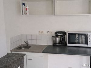 Studio avec climatisation et baignoire