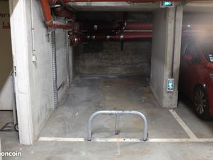 Parking à louer - idéalement  placé pour sortir de Levallois  sans embouteillages