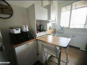 Très Joli STUDIO Meublé  centre ville pour étudiant(e) non fumeur(se). 360   chauffage cha