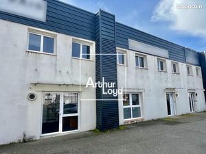 Local industriel 303 m²