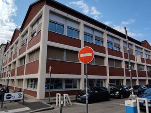 Loue Bureau 48 m2 GORGE DE LOUP 550 mois Cnc